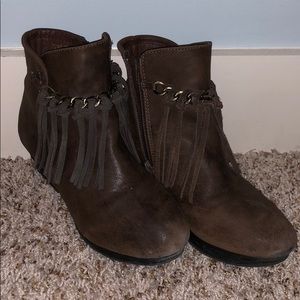 Girls volatile fringe boots